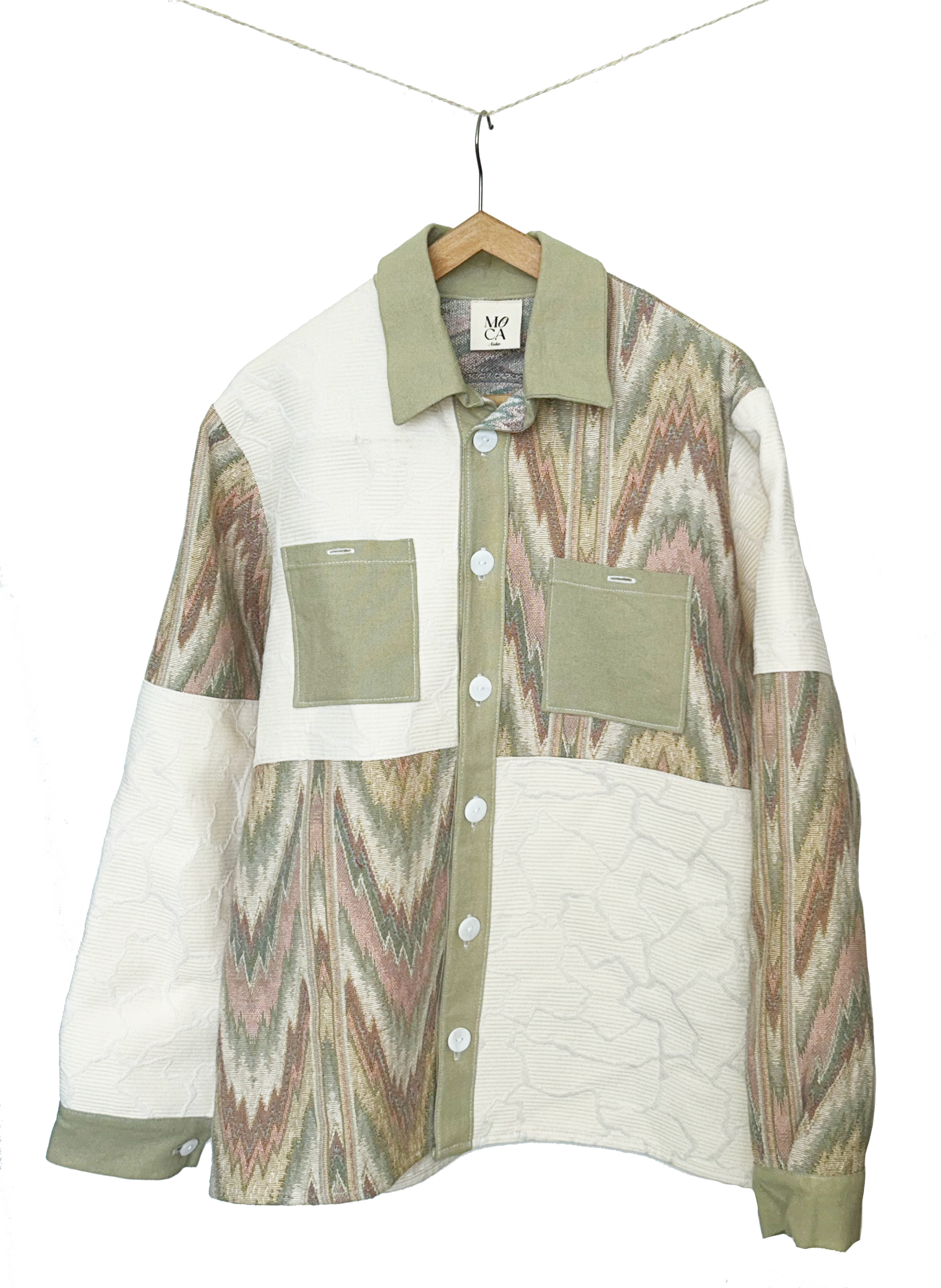 Veste upcyclés réalisé à partir de tissu de seconde main, verte et beige.